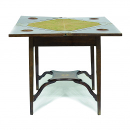 1033.  Mesa de juego eduardina tipo sobre en madera de palisandro con decoración de marquetería en maderas frutales.Inglaterra, h. 1900-1910..