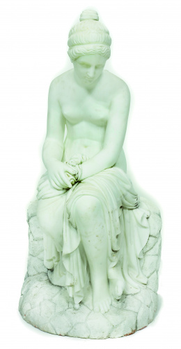 518.  “Mujer alada”Escultura en mármol blanco.Posiblemente Italia, S. XIX.