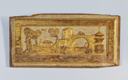 745.  Panel de madera tallada, policromada y dorada por ambas caras decorado con paisaje y guirnalda en el reverso.Quizás trabajo italiano, ffs. S. XVIII.