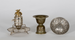 579.  Taza para vino de plata con decoración repujada.Trabajo otomano, S. XVIII - XIX.