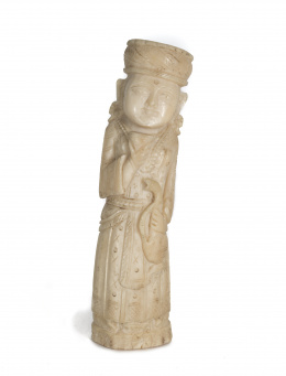 586.  “Caballero” escultura en marfil tallado.India, Rajasthan, S. XVIII - XIX.