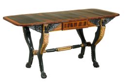 1132.  Mesa de alas imperio estilo "retour d´Egypte"  de madera de coromandel, madera de satín, madera ebonizada, tallada y dorada.Trabajo italiano, h. 1805-1810.