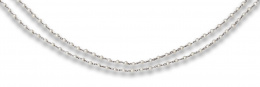622.  Collar largo de perlas cultivadas en cadena de oro blanco de 18K.