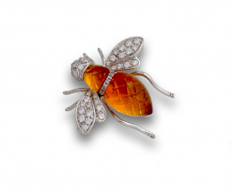 732.  Broche en forma de abeja con cuerpo de brillantes y citrinos tallados.