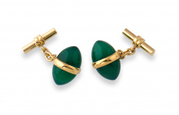 655.  Gemelos con piezas ovoides de ágata verde unidas por cadena a submarino cilíndrico.