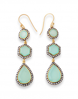 661.  Pendientes largos de cuarzos verdes orlados de símil brillantes