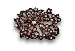 1.  Broche s.XIX con diamantes talla rosa en motivos florales sobre plata.