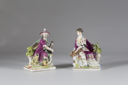 996.  Dos figuras de músicos de porcelana esmaltada.Trabajo francés, Samson, S. XIX.