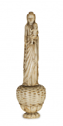 1122.  “Virgen del Rosario” escultura exenta en marfil tallado.Escuela Indoportuguesa, S. XVIII - XIX.
