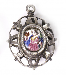 392.  “Santa Águeda”, marco de plata calada y esmalte, S. XVII - XVIII.