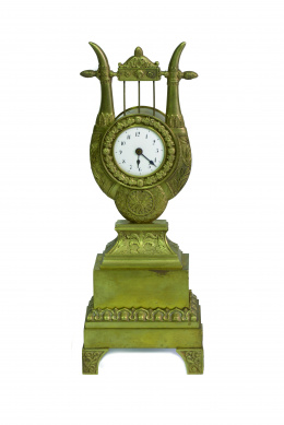 1163.  Reloj de sobremesa Carlos X en bronce cincelado y dorado.Francia, primer tercio S. XIX