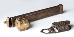 1012.  Escribanía en bronce cinceladoTrabajo turco S. XIX.
