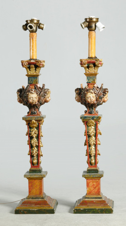 799.  Pareja de columnas en estípite transformadas en lámpara en madera tallada, etucada y policromada.S. XVIII..