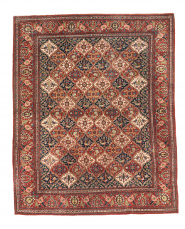 403.  Alfombra en lana Bakhtiari, con decoración vegetal.Persia.