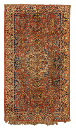 410.  Tapiz con decoración vegetal y medallón central.Turquía, h. 1920.