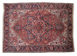 407.  Alfombra persa Heriz, en lana, h. 1940..