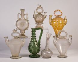 412.  Jarro en cristal verde.Probablemente Almería, S. XVIII-XIX..