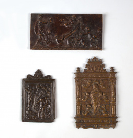 495.  “Asunción de la Virgen” placa devocional en bronce. Escuela Italiana, S. XVI..
