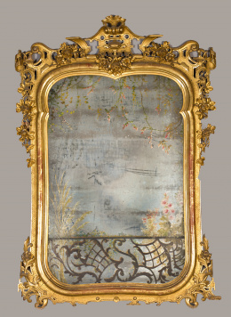 574.  Espejo de madera tallada, estucada y dorada, conserva la luna original.Cádiz, ff. S. XIX.
