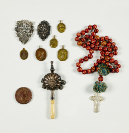 1118.  Juego de siete medallas cinco en bronce y dos de plata, S. XVII - XVIII..