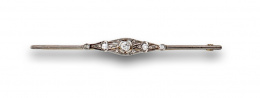 572.  Broche alfiler Art-Decó con brillante central de 0,35 ctes aprox y diamantes.