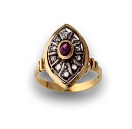 570.  Sortija lanzadera con rubí oval central y diamantes 
