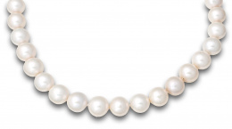 672.  Collar de perlas de los mares del sur formado por 32 perlas de 14,50 a 12,50 mm. Con cierre oculto.