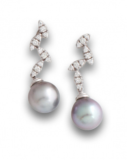 712.  Pendientes con perlas de Tahiti que penden de parejas de brillantes en zig-zag.