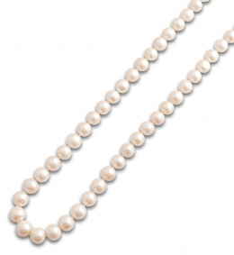 102.  Collar de perlas cultivadas de los Mares del sur, entre 16,60 y 12,10 mm. Con cierre oculto.
