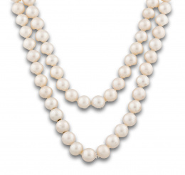 751.  Collar largo de perlas de los Mares del Sur de 12 a 11,5 mm desmontable para usar como collar corto y pulsera.