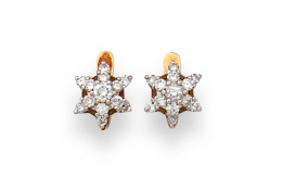 592.  Pendientes de brillantes en forma de estrella en oro bicolor de 18K.