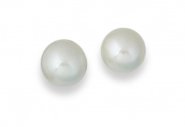 105.  Pendientes con perlas de los Mares del Sur de 12,50 a 13 mm.