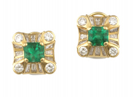 179.  Pendientes con esmeraldas colombianas de intenso color , y orla bailarina cuadrangular de trapecios y brillantes. en oro amarillo de 18K.