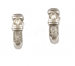 593.  Pendientes encabezados por brillante superior en banda de pavé de btes.