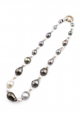 162.  Collar arlequín de perlas barrocas australianas y de Tahití con tamaño graduado entre 14,8 y 7,5 mm