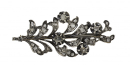 52.  Broche floral S.XIX con hojas de diamantes y tres diamantes talla rosa a modo de flores