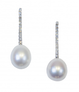 758.  Pendientes largos de perlas australianas que penden de linea en rivière de brillantes 