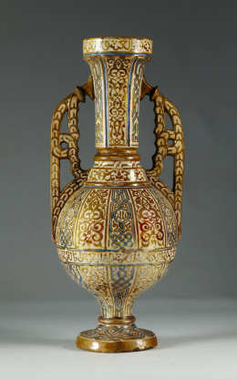 1163.  “Vaso de la Alhambra” en cerámica de reflejo metálico y azul de cobalto.Manises, S. XIX.