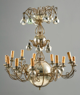 423.  Lámpara de doce brazos de luz con bolas en cristal azogado.Inglaterra, S. XIX..