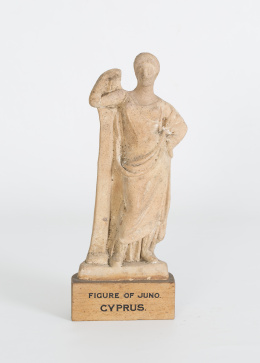 780.  Juno, figura helenística de terracota.Procedente de Chipre, S. IV-III a.C.