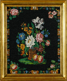 644.  “Cesto de flores” Bordado con abalorios.Trabajo español S. XIX.