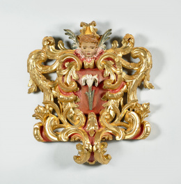 396.  Remate en madera tallada, dorado, estofado y policromado que representa la azucena.S.XVIII.