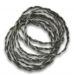 585.  11 esclavas de plata lisa y cordoncillo trenzado s.XIX.