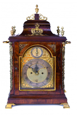 427.  Diego Evans, Bolsa Real, Londres.Reloj Bracket Jorge III en palma de caoba y bronce dorado para la exportación a España, ffs. del S. XVIII.