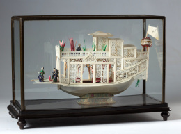 1383.  “Flower Boat” o barco de las flores.Marfil tallado y policromado.Trabajo cantonés, h. 1830-1840