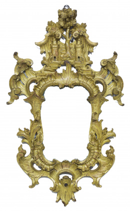 1229.  Cornucopia Fernando VI de madera tallada, estucada y dorada.Trabajo español, primera mitad del S. XVIII.