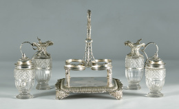 387.  Convoy Jorge III en plata inglesa punzonada y “cut- glass”.Joseph Craddock. Londres, 1786.