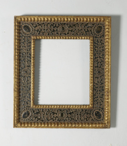 1295.  Marco en madera de pino, tallado, policromado y dorado.S. XVIII - XIX..