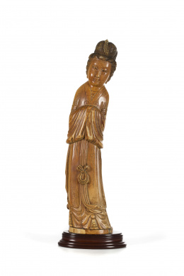 1044.  “Dama” Figura en marfil tallado.China, ff. S. XIX.