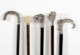 482.  Bastón con cabeza de can de marfil tallado..